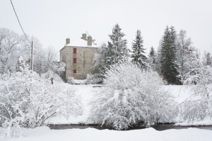 Château du Barry sous la neige à Javols en Lozère.
